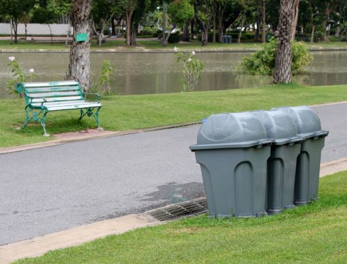 trash bins at outdoor park (1)